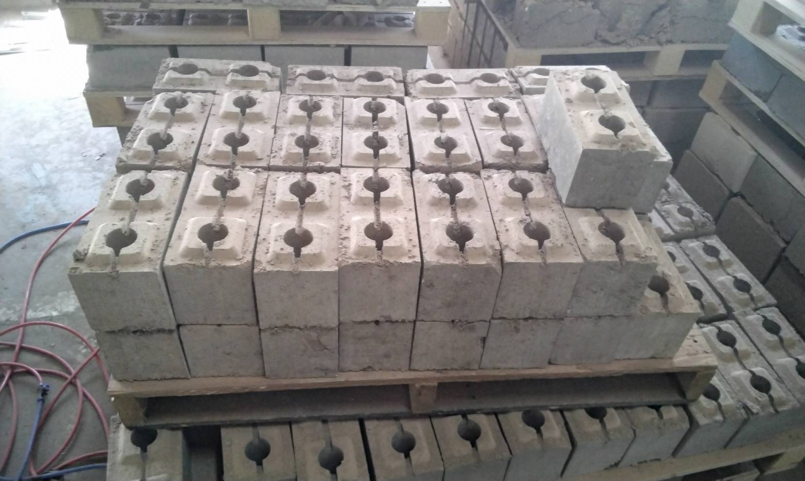 堆置營建廢土一案 合法再利用機構違規與非法棄置案件性質不同，環保局一律依法嚴查 (1).jpg